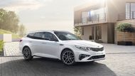 Na 4,3 l / 100 km startují hned tři manažerské kombíky. Kia Optima SW to zvládne s motorem 1.6 CRDi o výkonu 100 kW a je přitom jedno, jestli má manuální šestikvalt, nebo dvouspojkový automat. Kufr pojme 552 až 1686 litrů, ceny začínají na 749 980 korunách za verzi Business Line.