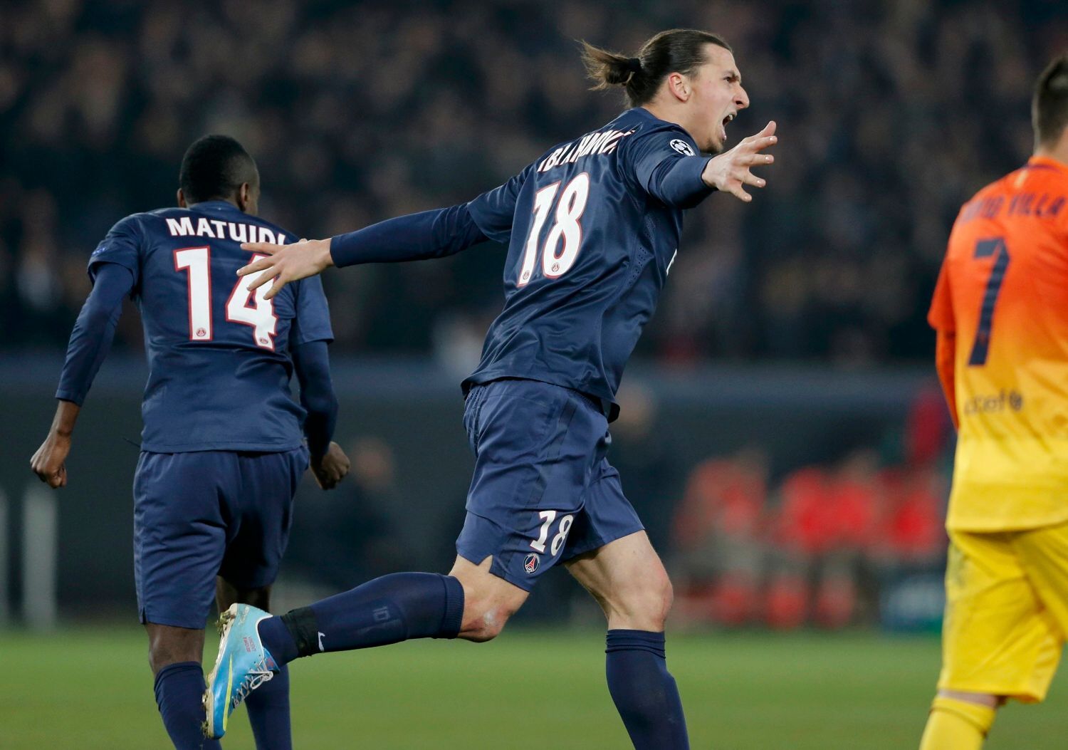 Fotbal, Liga mistrů, Paris St Germain - Barcelona: gól Zlatana Ibrahimoviče na 1:1
