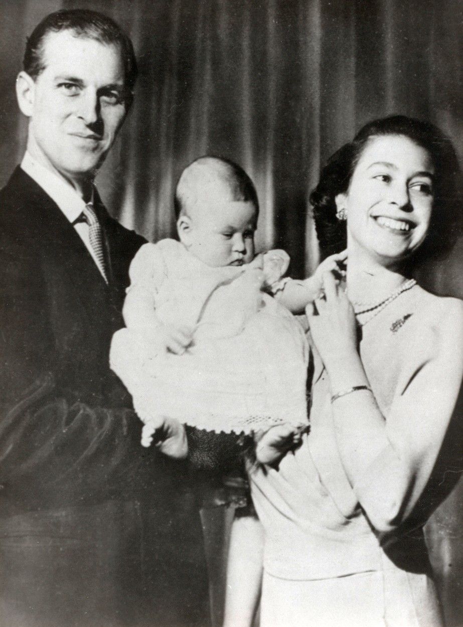 královna Alžběta II., princ Phillip a princ Charles