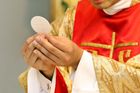 Zneužívání dětí a promlčená znásilnění. Katolickou církví otřásají sexuální skandály