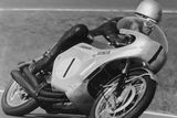 Dlouhé roky Honda slavila jako rekordmana Jima Redmana. Závodník z Rhodesie byl mezi lety 1962 až 1965 mistrem světa hned šestkrát. Opět šlo o kombinaci kubatur do 250 a 350 ccm.