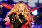 Recenze: Madonna zapomíná stárnout. Do Prahy přivezla rozjuchanou muzikálovou show