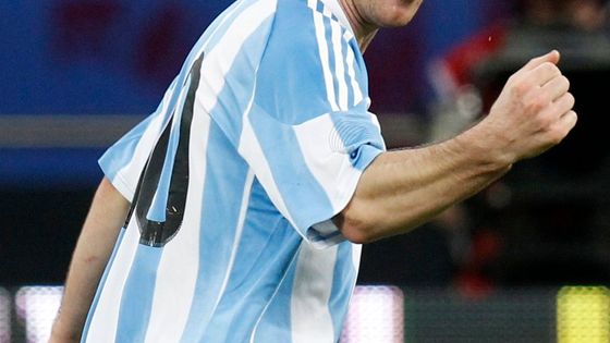 Nejlépe vydělávajícím fotbalistou světa je Messi. Mezi trenéry vládne Mourinho