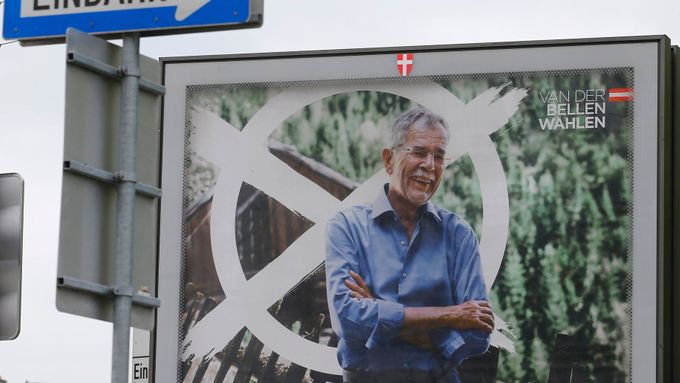 Volební billboard Alexandera Van der Bellena.