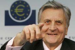 Euro se propadá. Hrozí mu nejslabší týden vůči dolaru