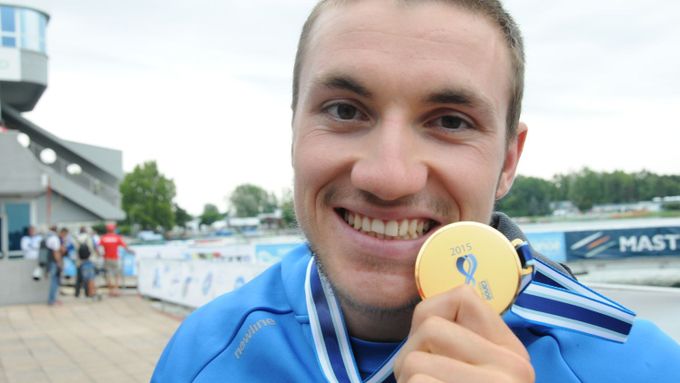 Martin Fuksa se zlatou medailí z mistrovství světa v Miláně