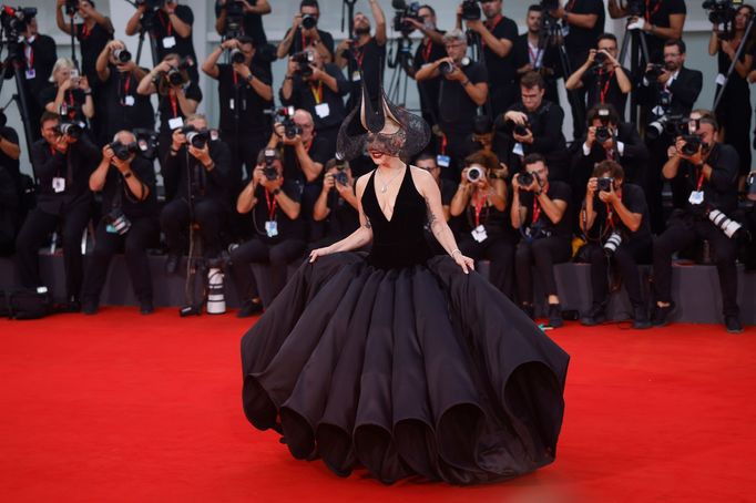 Zpěvačka a herečka Lady Gaga na benátském festivalu.