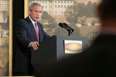 Bush obhajoval svobodu, Kasparov čekal víc