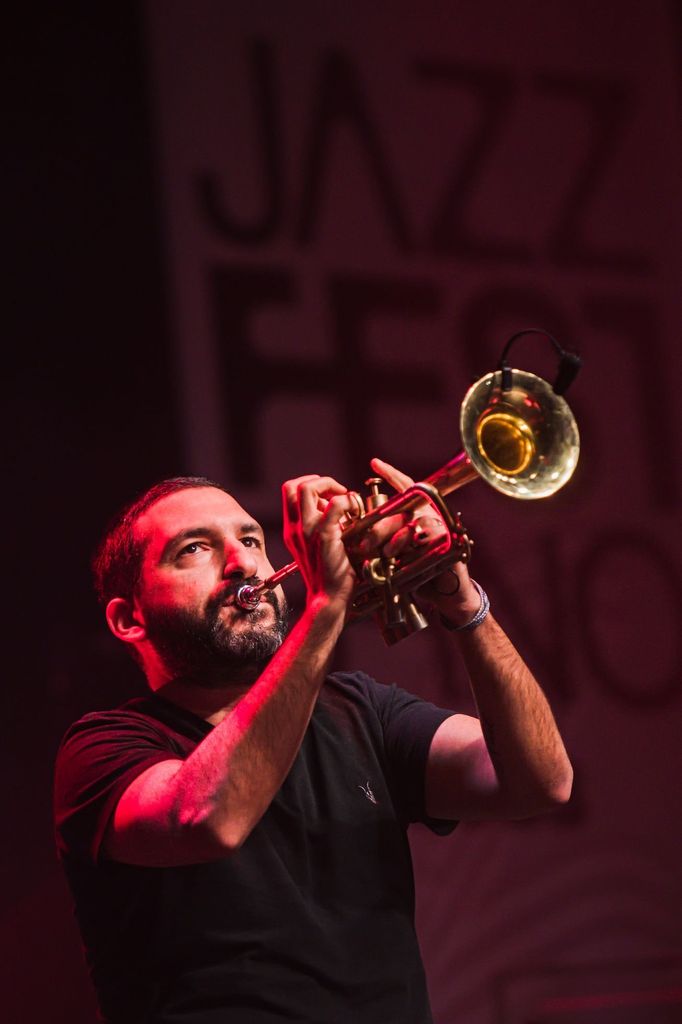 Snímek z vystoupení Ibrahima Maaloufa na brněnském Jazzfestu.