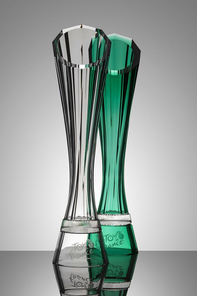 Trofeje pr nejlepší jezdce Tour de France z českých skláren Lasvit