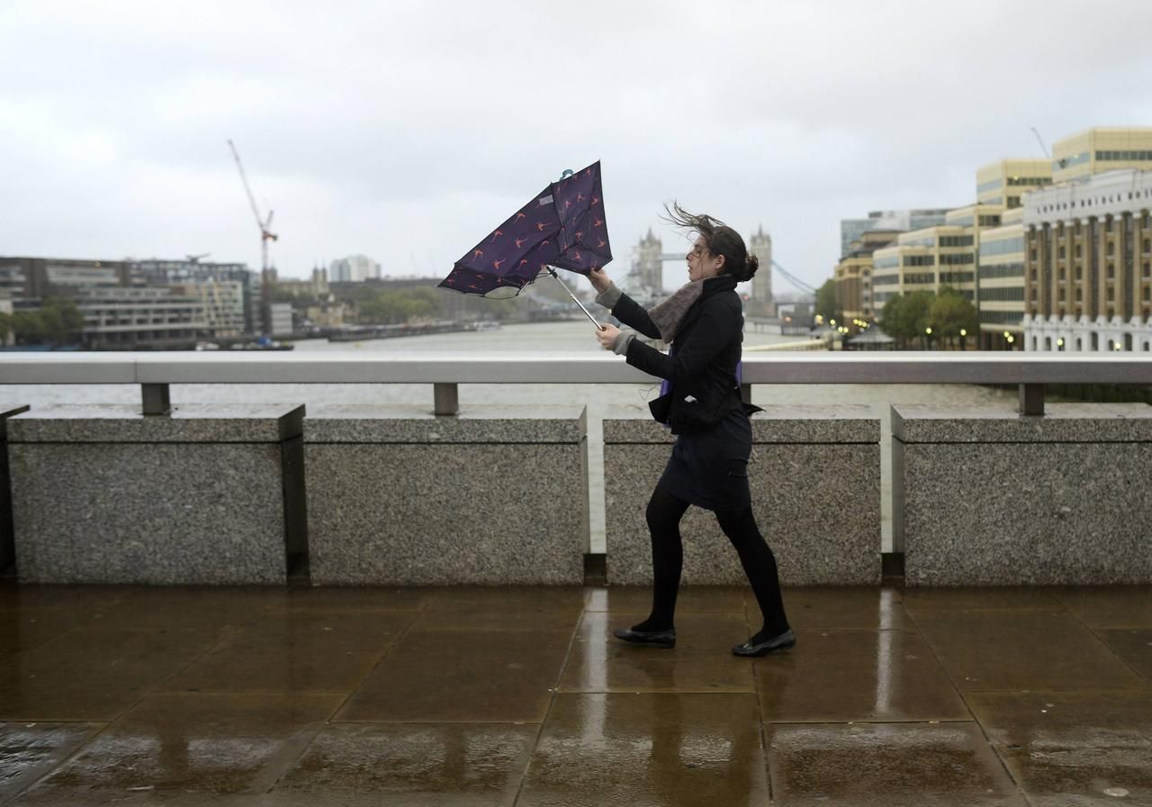 Británii a další evropské země zasáhla bouře