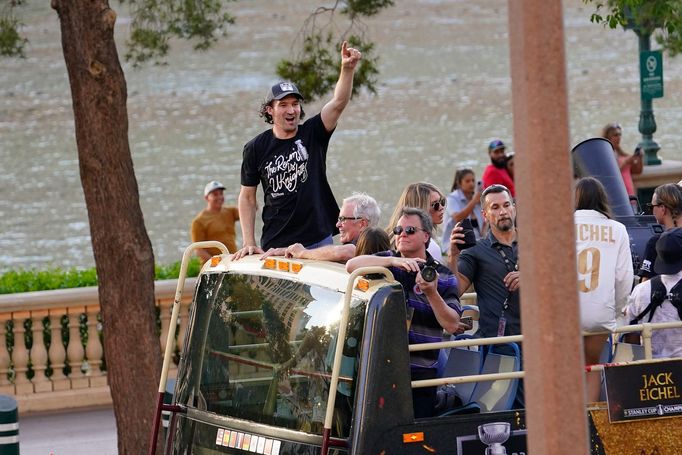 Hokejisté Vegas slaví triumf ve Stanley Cupu -  Mark Stone