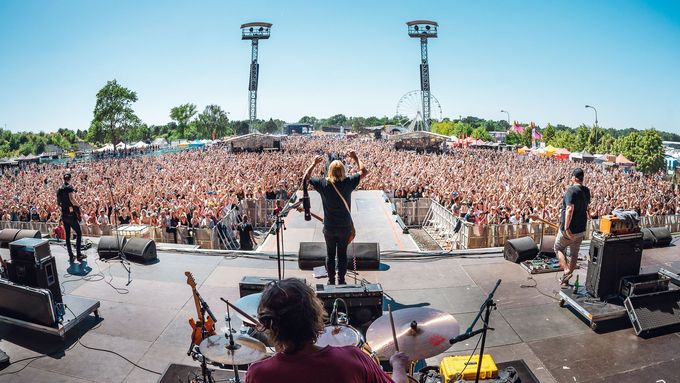 Festival Rock for People bude letos připravený uvítat okolo 40 tisíc lidí denně. Na snímku z loňského ročníku je vystoupení kapely Vypsaná fiXa.