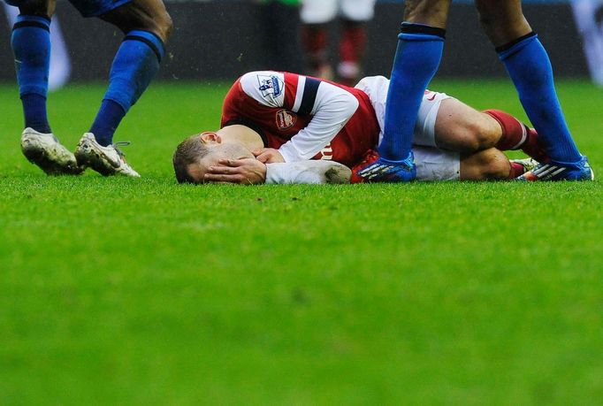 Fotbal bolí. O tom se přesvědčil také záložník Arsenalu Jack Wilshere