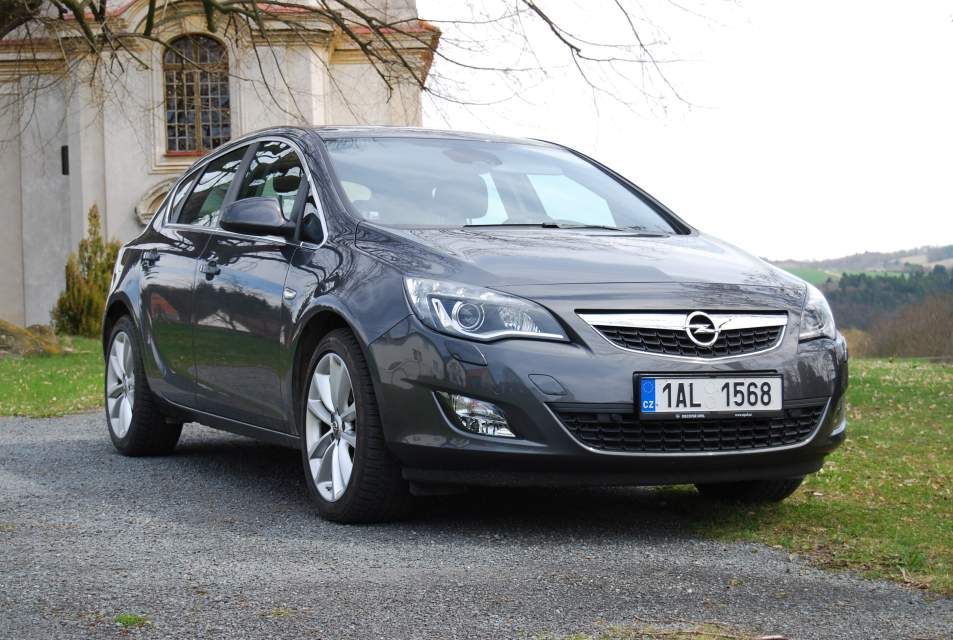 Automoto - Opel Astra 1,6 T - 1