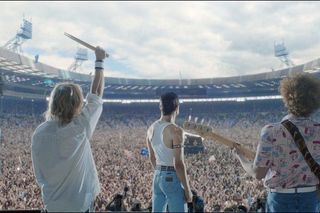 Ukázka z filmu Bohemian Rhapsody  z roku 2018, v němž díky digitálním trikům znovu ožil starý stadion ve Wembley.