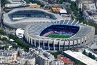 Bizár ve Francii. Stadiony nenáviděných rivalů se skoro dotýkají