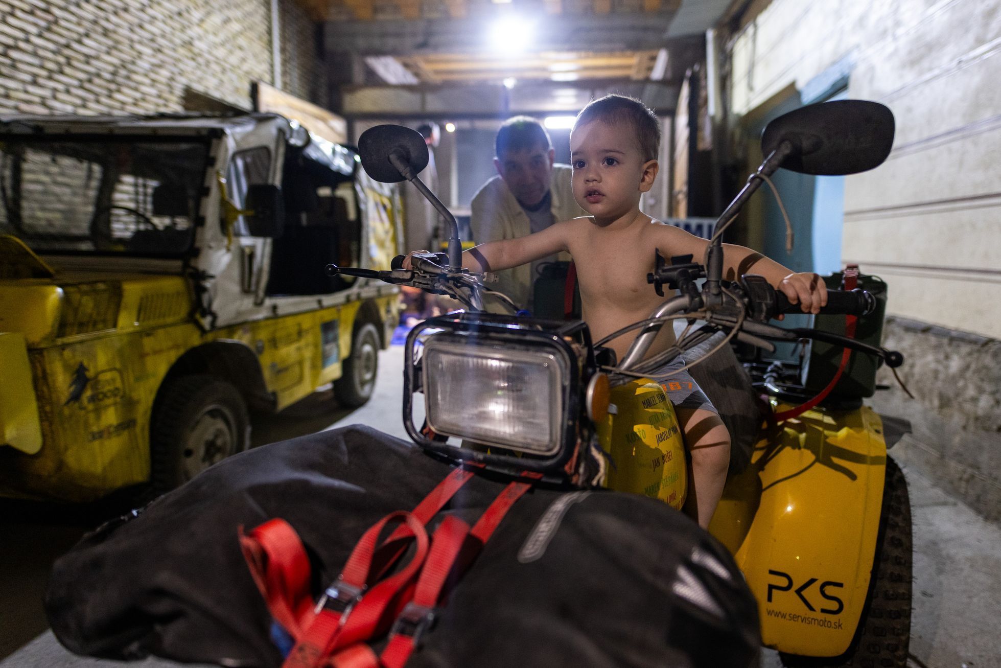 Dan Přibáň Žlutá žába Trabantem Turkmenistán