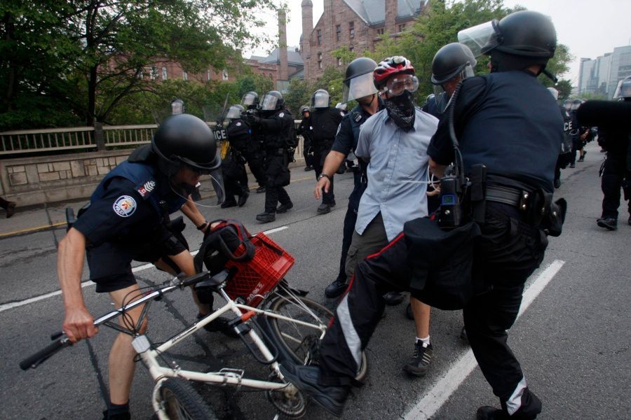 Summit G20 v Torontu provázejí násilnosti