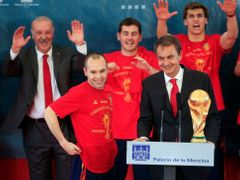 Španělského triumfu dokázal náležitě využít i socialistický premiér Zapatero
