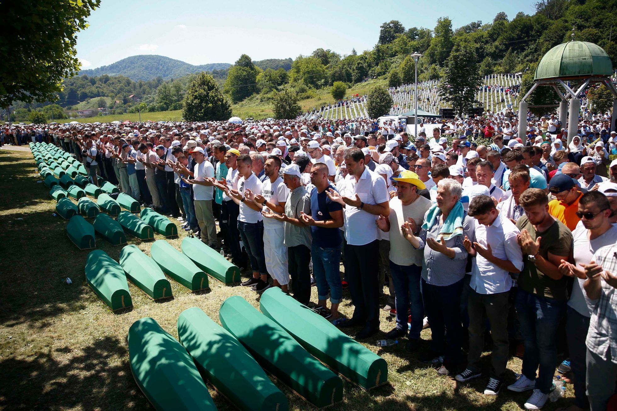 Pohřeb nově identifikovaných obětí masakru ve Srebrenici 11. 7. 2017