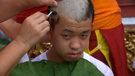 Zachránění chlapci z Thajska se nechali oholit. Devět dní stráví mezi mnichy