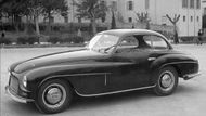 Ferrari 166 Inter (1948) – Rok po svém prvním voze už Ferrari postavilo svůj první „grand tourer“, tedy luxusní kupé na víkendové výlety. Vůz debutoval ale až o další rok později na autosalonu v Paříži. Poháněl ho dvoulitrový dvanáctiválec.