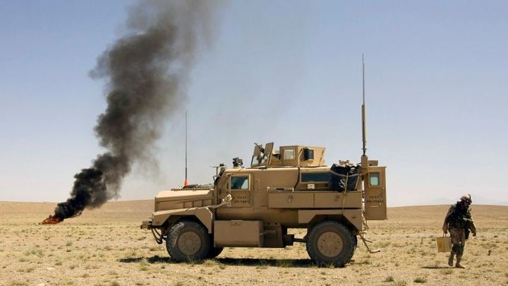 Česká účastnice mise v Afghánistánu přišla o prověrku od NATO, silně opilá bourala; Zdroj foto: REUTERS/Shamil Zhumatov