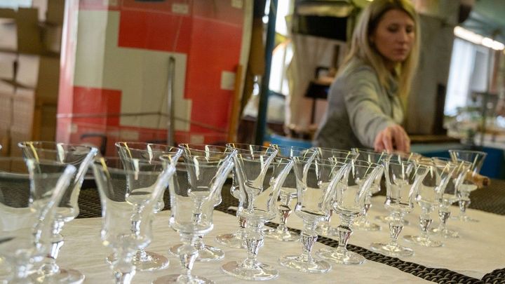 Sklárna v Květné spouští výrobu pod novým majitelem, vrací se většina zaměstnanců