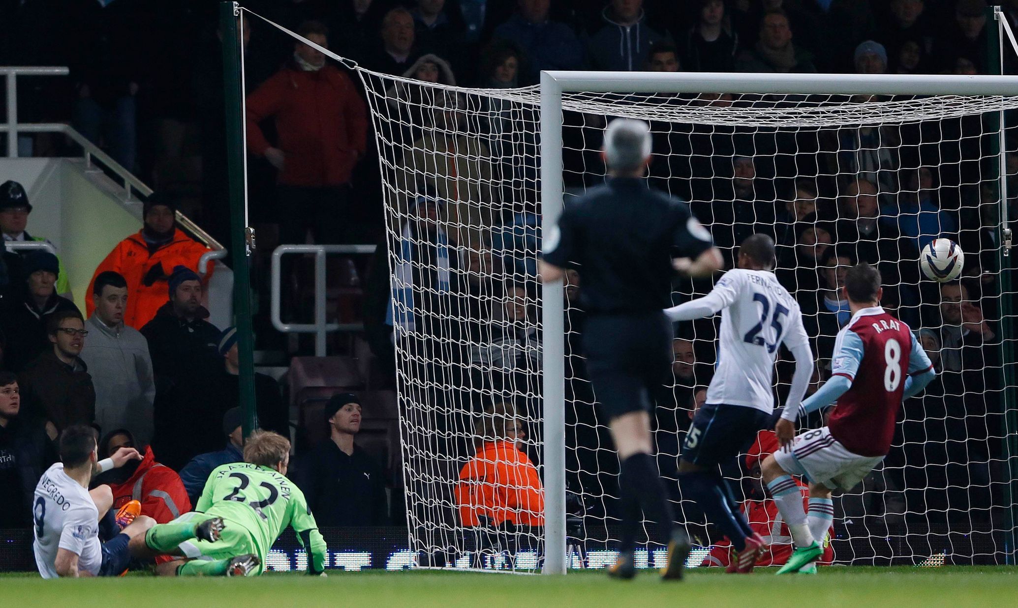 West Ham - Manchester City: Alvaro Negredo dává gól