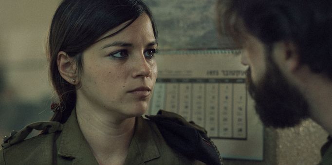 Joy Riegerová jako Dafna.