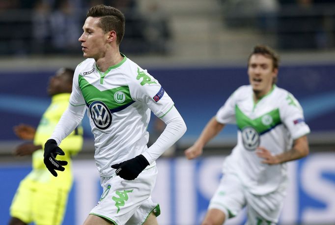 VfL Wolfsburg's Julian Draxler celebrates after scoring against KAA Gent.