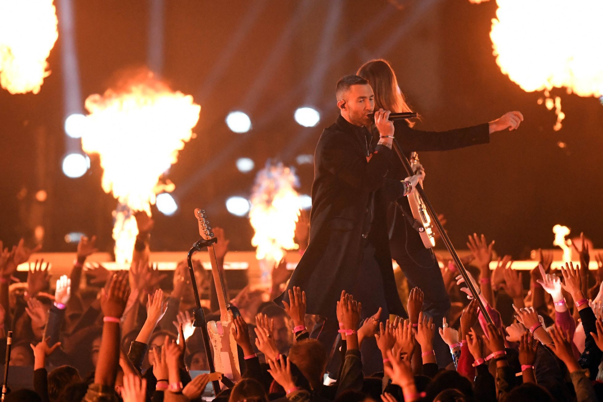 Adam Levine ze skupiny Maroon 5 na Super Bowlu LIII
