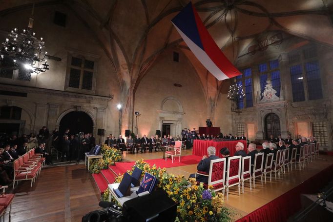 Fotografie z příprav na zahájení ceremoniálu udílení státních vyznamenání prezidentem ČR Milošem Zemanem na Pražském Hradě. 28. 10. 2019.