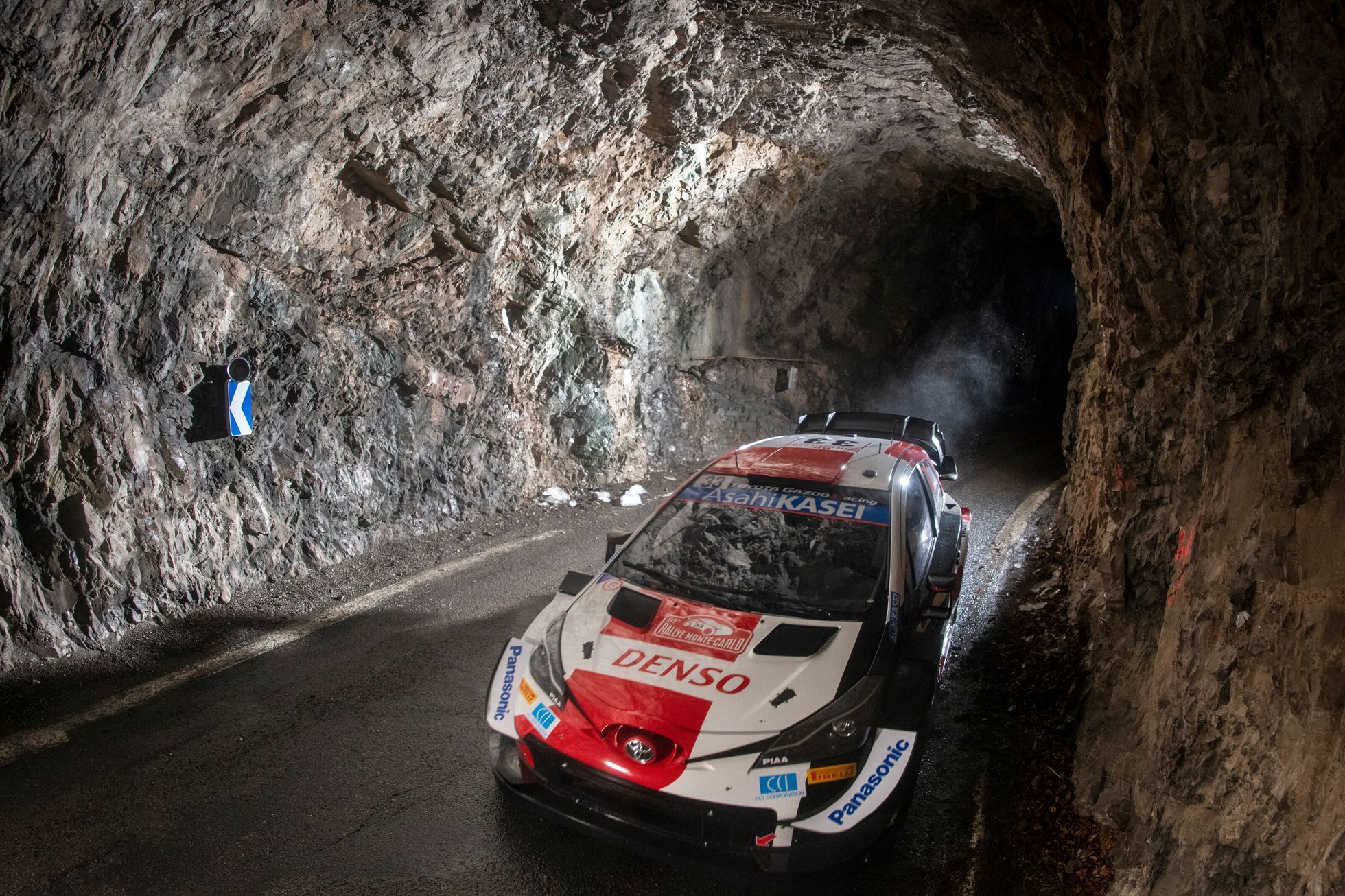 Elfyn Evans (Toyota) na trati Rallye Monte Carlo 2021