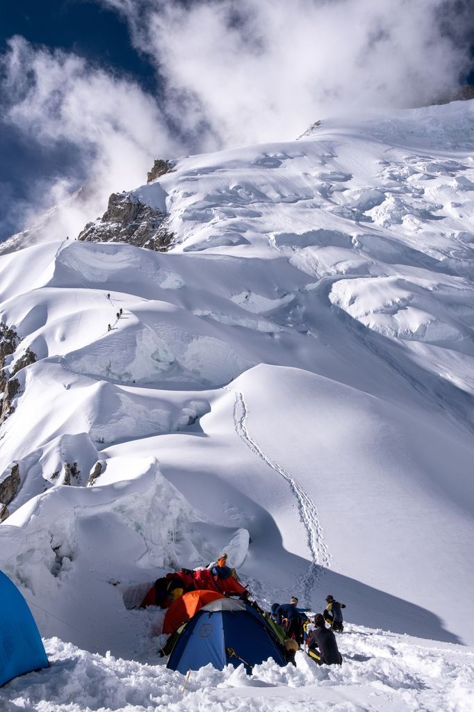 Expedice na Gasherbrum II (C2 (6400m) a nahoru produpávání do C3 (7000m))