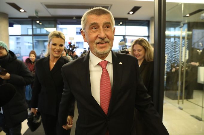 Andrej Babiš přichází. Záběr z pražského volebního štábu prezidentského kandidáta Andreje Babiše. 28. 1. 2023