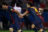 Messi dostal Fabregase do výhodné pozice a ten se tvrdou střelou k levé tyči stal prvním barcelonským střelcem utkání.