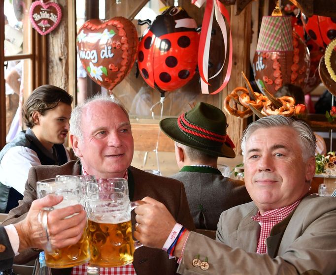 Hoeness, President of FC Bayern Munich and head coach Ancelotti pose during their visit at the Oktoberfest in Munich