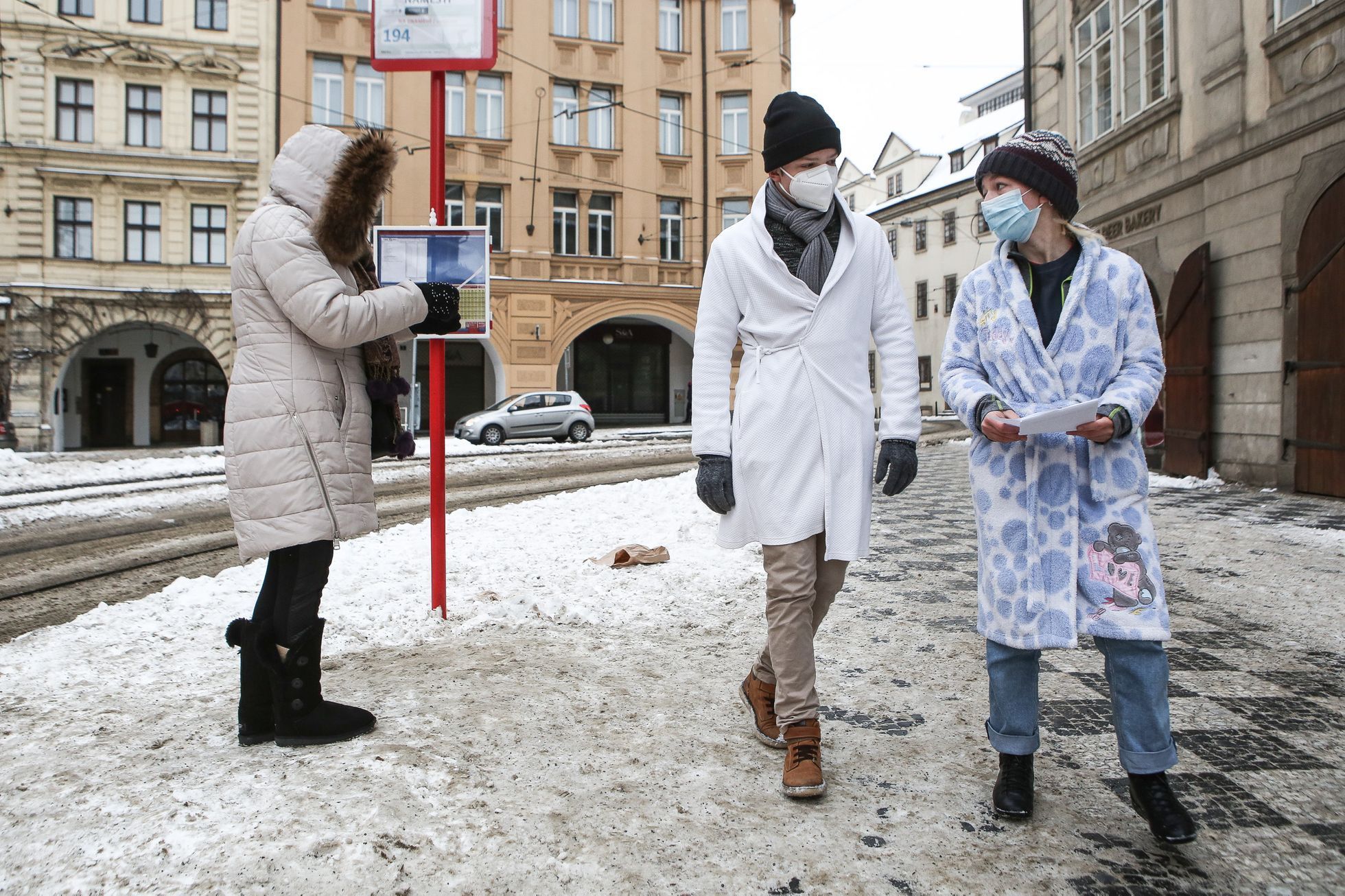 Protest studentů v županech za návrat do škol a podporu petice Nesmíme obětovat děti, 11. únor 2021