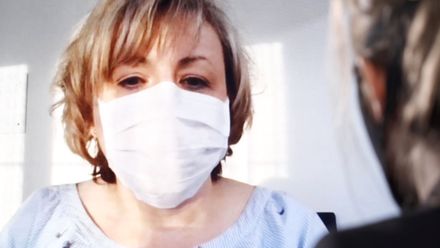 Stát odmítá testovat seniory se symptomy, respirátory máme na deset dní, říká Lusková
