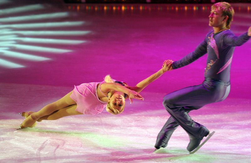 Krasobruselní, Julia Obertasová a Sergej Slavnov