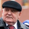Michail Gorbačov na přehlídce ke Dni vítězství.