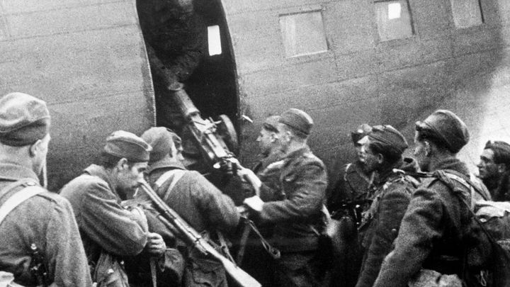 Přežil bílé peklo. Nejtěžší chvíle zažil výsadkář Jozef Gula při přechodu Chabence