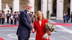 Italská premiérka Giorgia Meloniová vítá předsedu české vlády Petra Fialu během setkání v Římě, 13. května 2024.