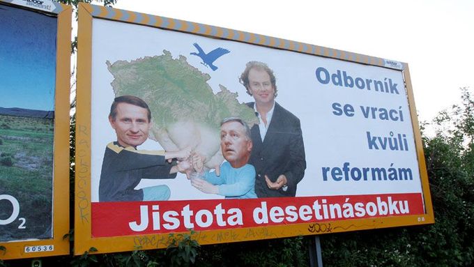 Červen 2007: Jiří Čunek pracoval ve vládě, která připravovala reformu veřejných financí. Díky tomu se spolu s premiérem Topolánkem a Viktorem Koženým (vpravo) dostal i na tento satirický billboard.