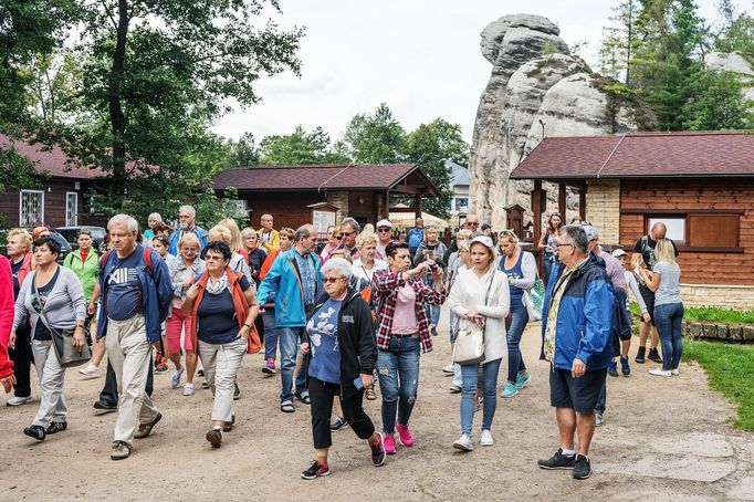 Overturismus: Turistická apokalypsa v Adršpachu během svátku Nanebezetí Panny Marie