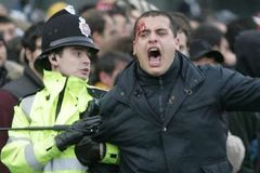 VIDEO: Krvavá invaze do Manchesteru
