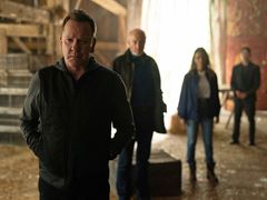 Kiefer Sutherland jako John Weir, Charles Dance coby Ben Wilson a Meta Golding v roli Hailey Winton.