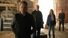 Kiefer Sutherland jako John Weir, Charles Dance coby Ben Wilson a Meta Golding v roli Hailey Winton.